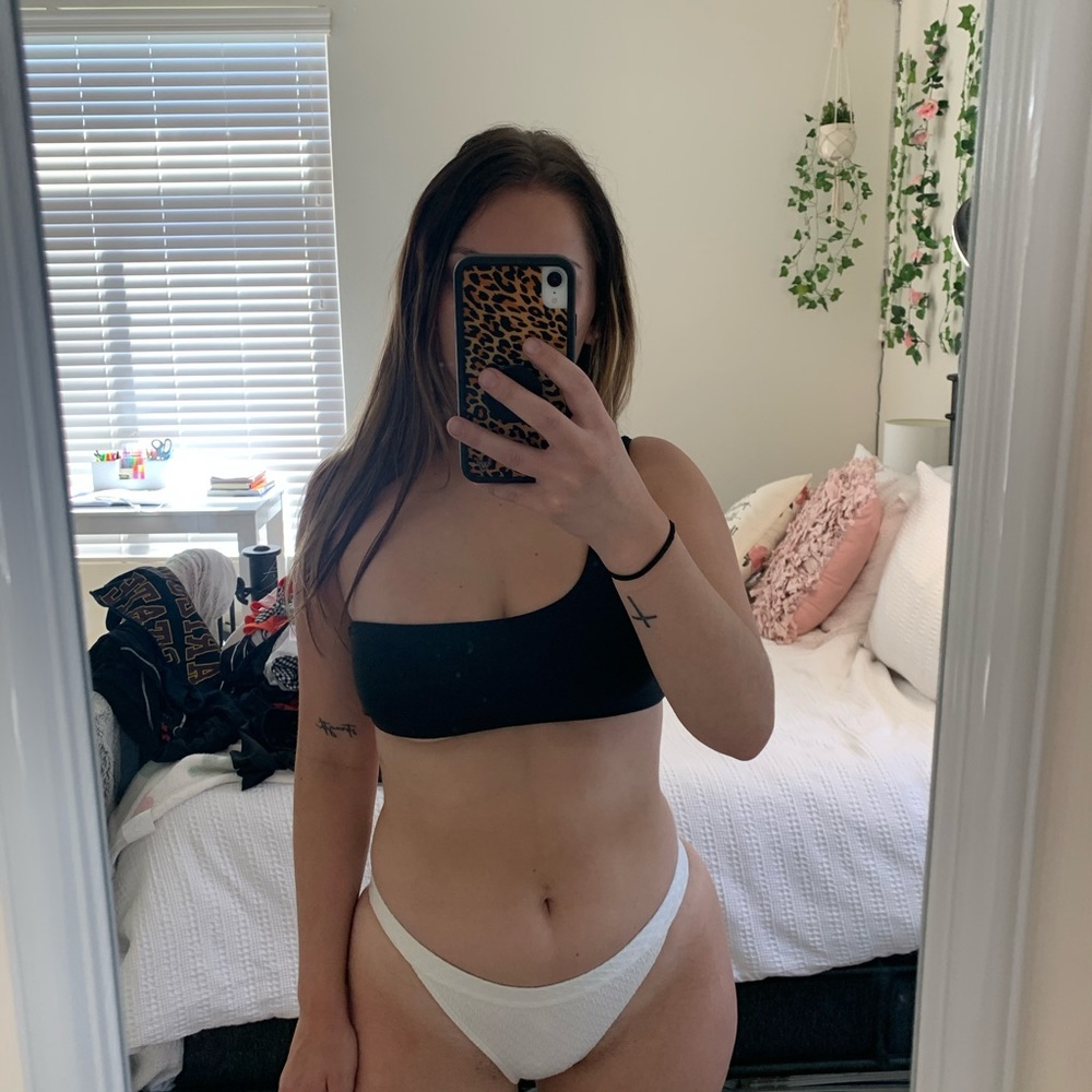 White Waffle-Knit Pattern Bikini Bottoms Size: M